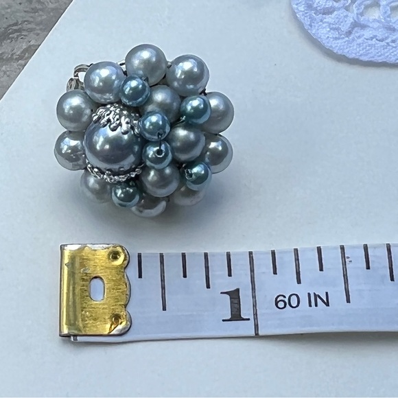 VINTAGE MID CENTURY cluster Light Blue Faux Pearl Clip earrings NWOT - Picture 6 of 8